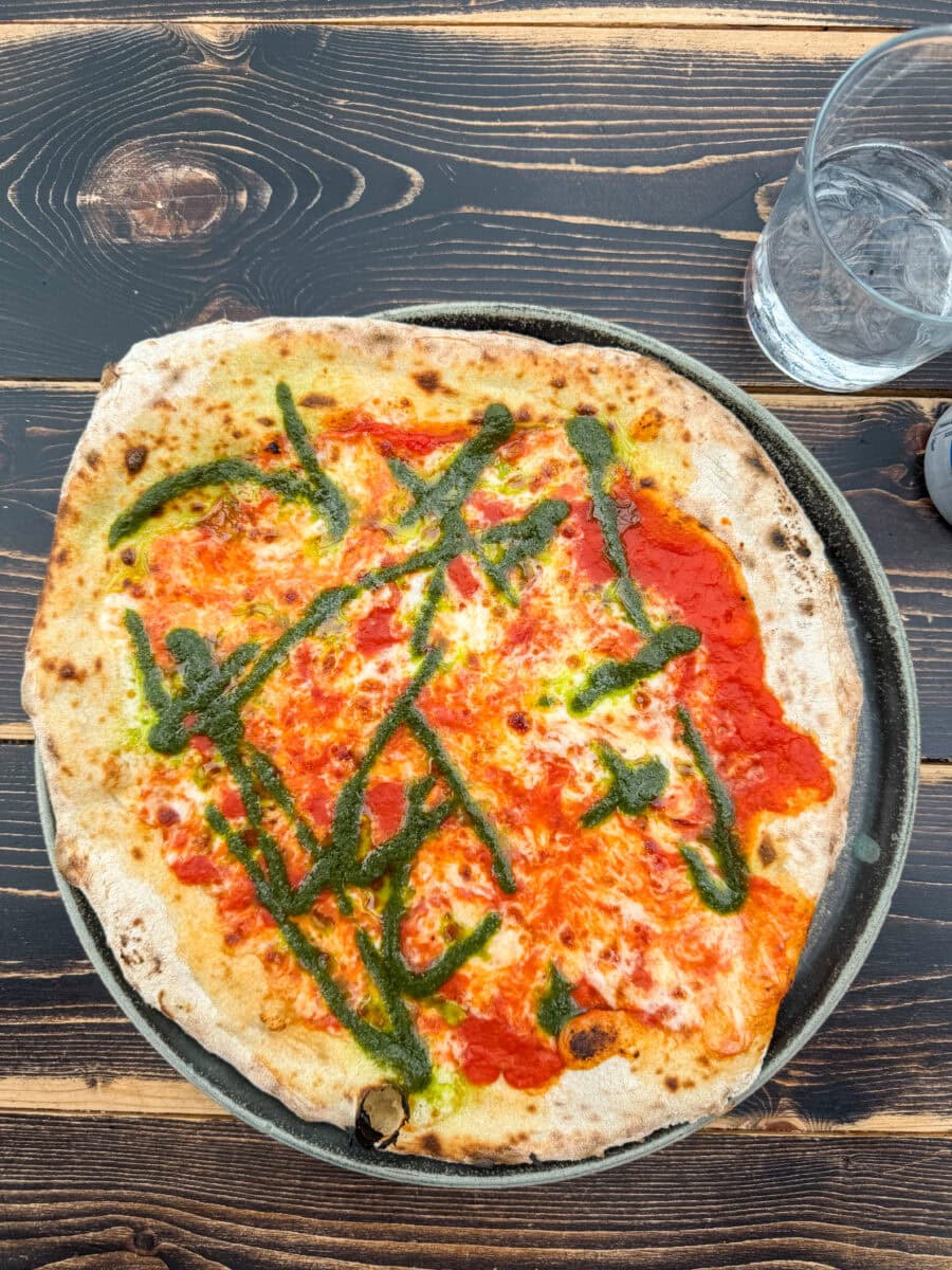 Pizza bij Stenmarks Restaurang in Zweden