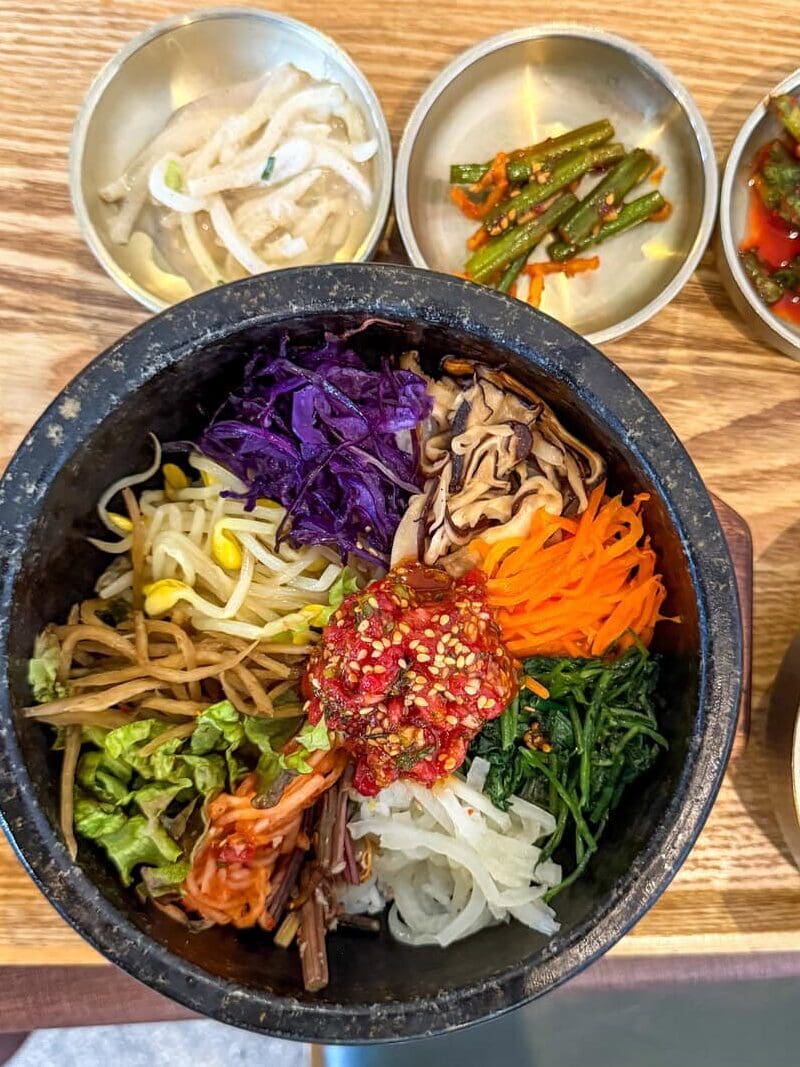 Bibimbap met vlees in Zuid-Korea