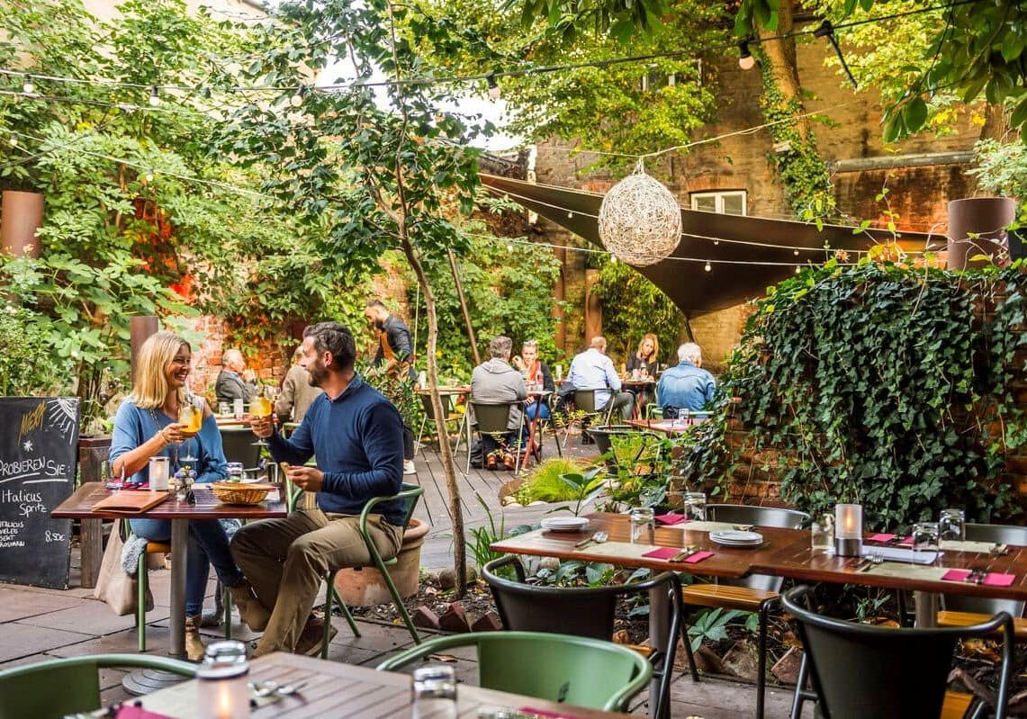 Zomers terras bij een restaurant in Duitsland