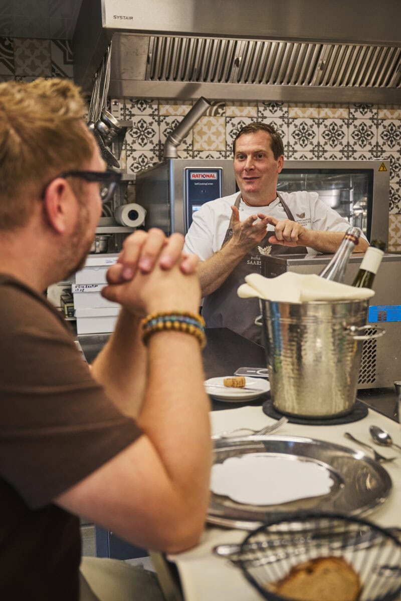Bas in de keuken bij Buchnas Landhotel Saarschleife