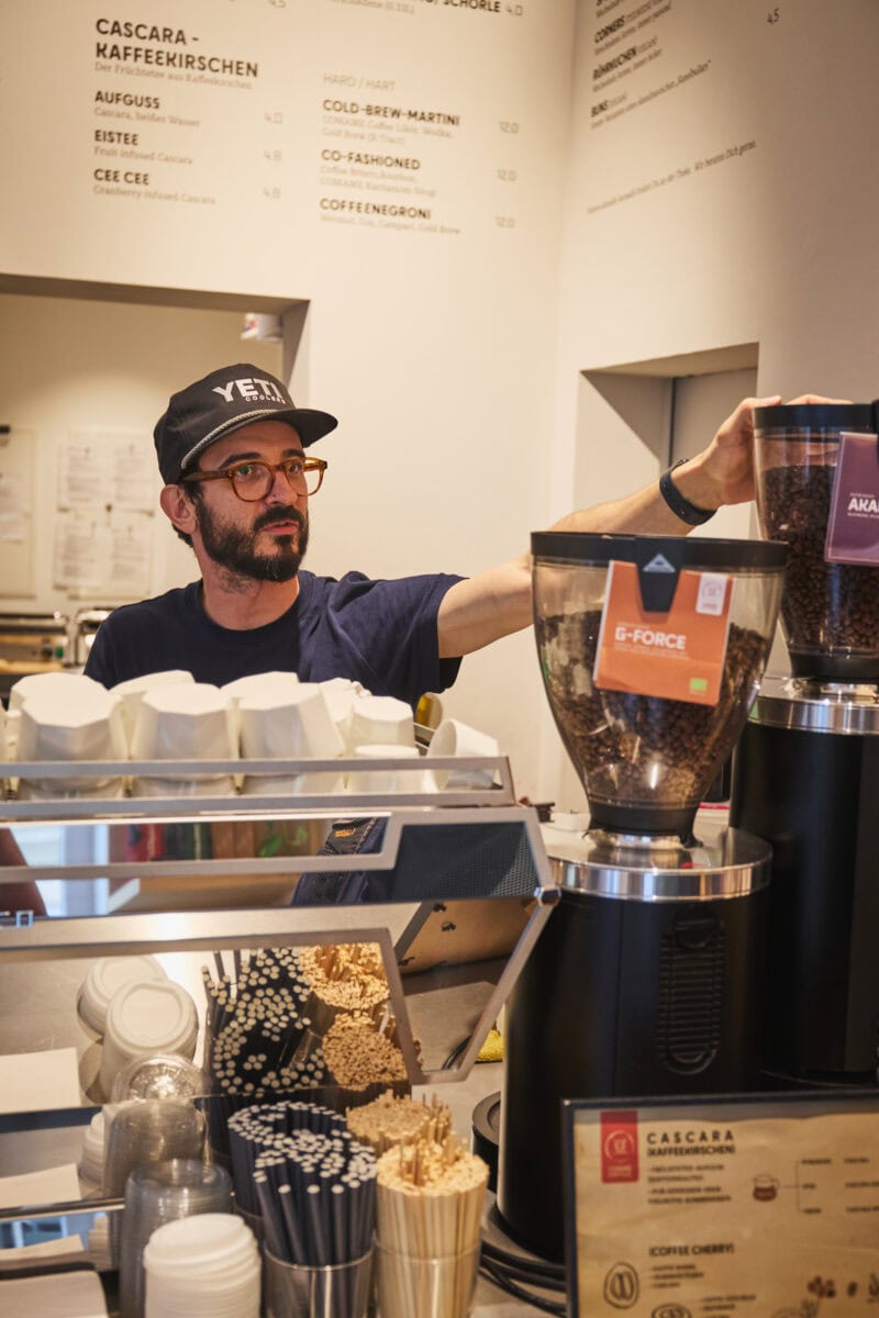 Barista bij COMAME Coffee in Saarbrücken