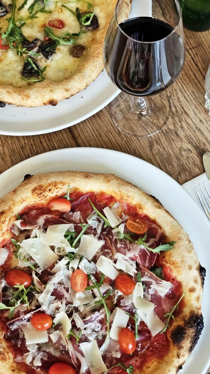 Pizza's bij een pizzeria in Arnhem